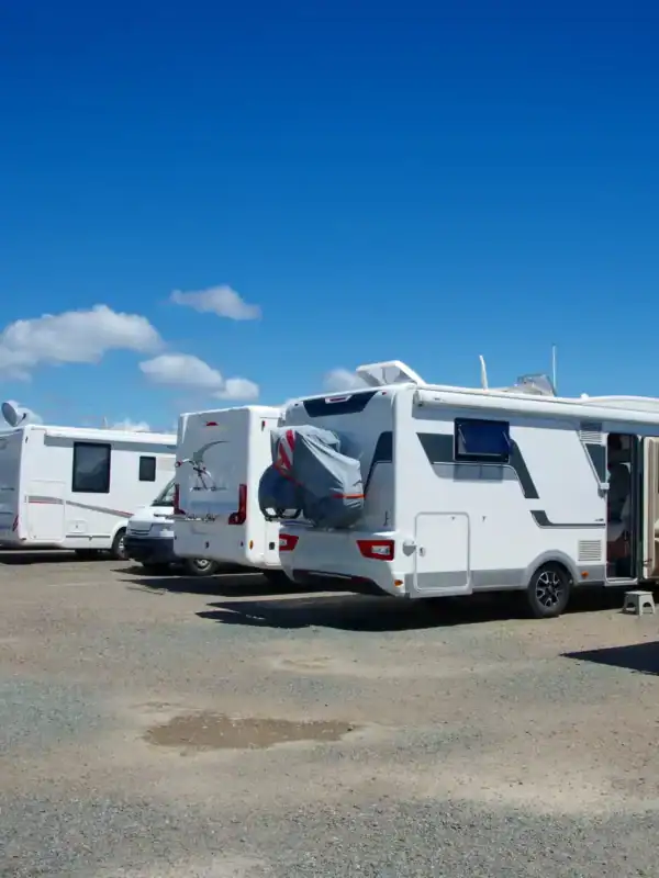 parking lot, accessible from the Auray Road, near the Ménec Alignments